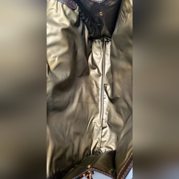 **SOLD **(Authentic Gucci Handbag - Picture 7 of 12